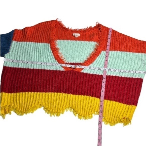 Bibi raw hem Colorblock Sweater cropped size medium - Picture 4 of 9